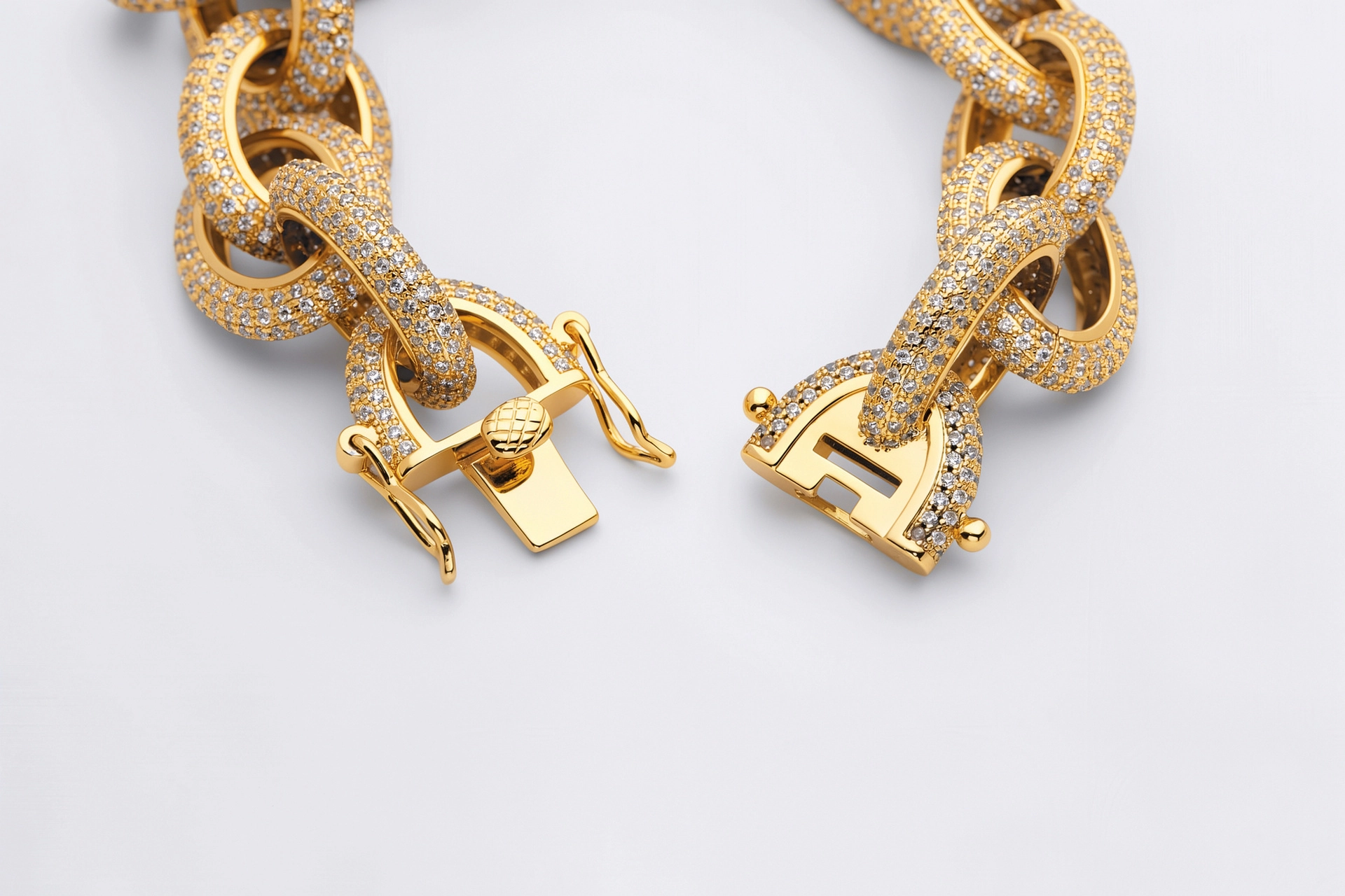 Gold Bracelet — Clasp Macro